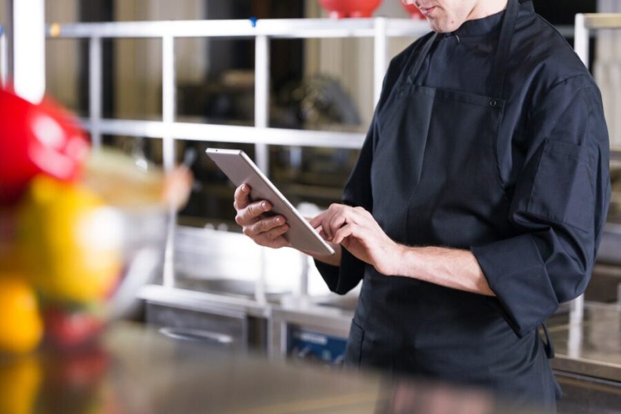 use technology for managing in restaurant